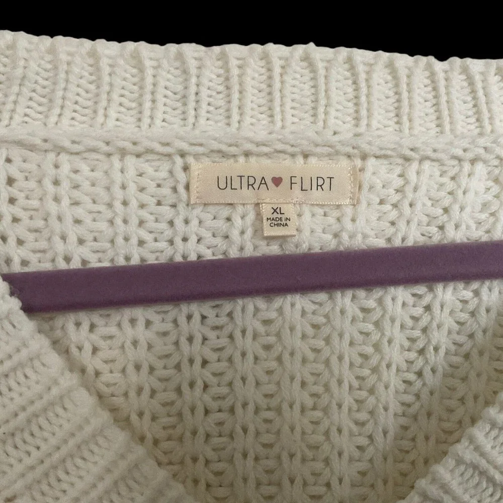 Ultra Flirt XL Woman’s Ivory V-Neck Cable Acrylic‎ Sweater Style RS617401